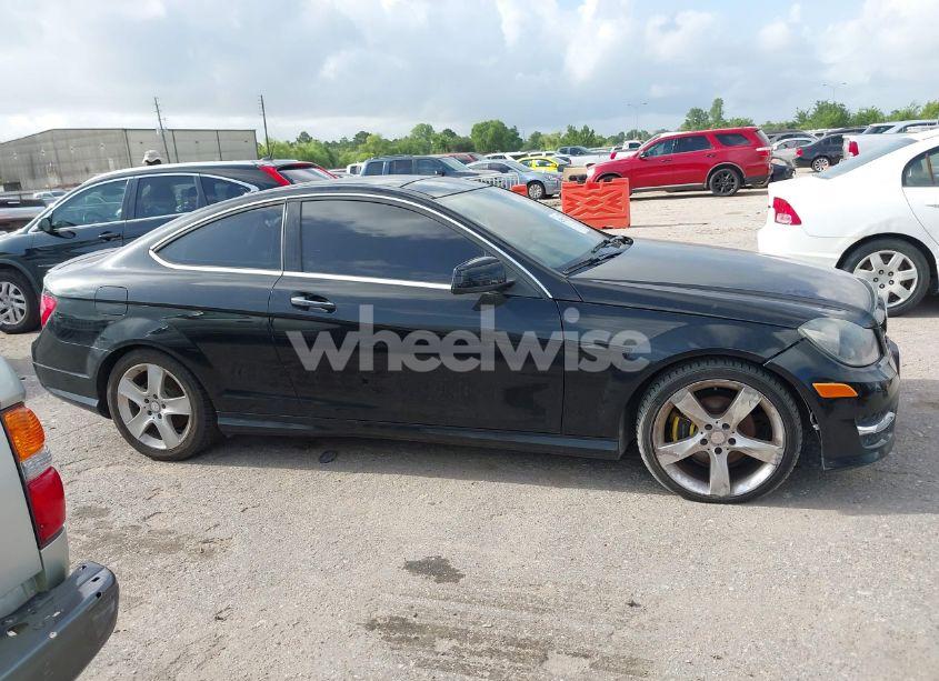 Photo 12 of 2015 Mercedes-benz C 250 (VIN WDDGJ4HB6FG350022)