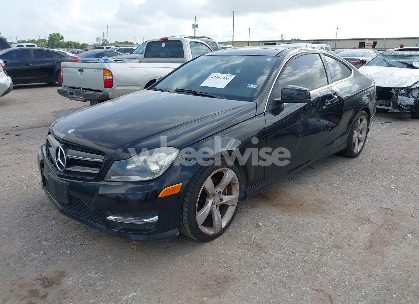 Photo 2 of 2015 Mercedes-benz C 250 (VIN WDDGJ4HB6FG350022)
