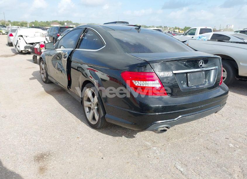 Photo 3 of 2015 Mercedes-benz C 250 (VIN WDDGJ4HB6FG350022)