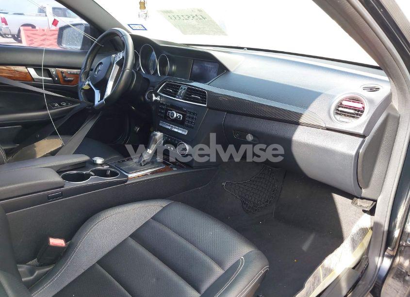 Photo 5 of 2015 Mercedes-benz C 250 (VIN WDDGJ4HB6FG350022)