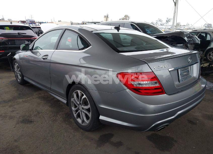 Photo 3 of 2013 Mercedes-benz C 250 (VIN WDDGJ4HB7DG068579)