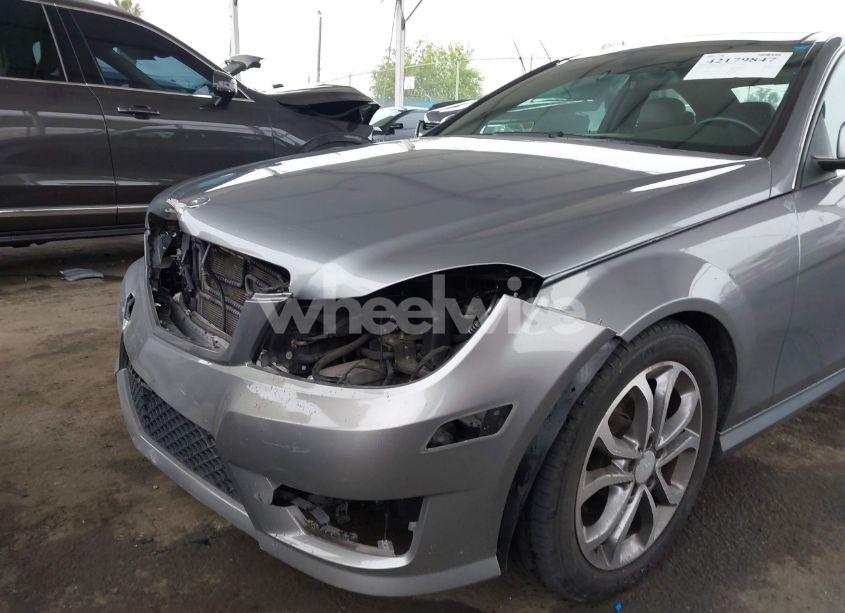 Photo 6 of 2013 Mercedes-benz C 250 (VIN WDDGJ4HB7DG068579)