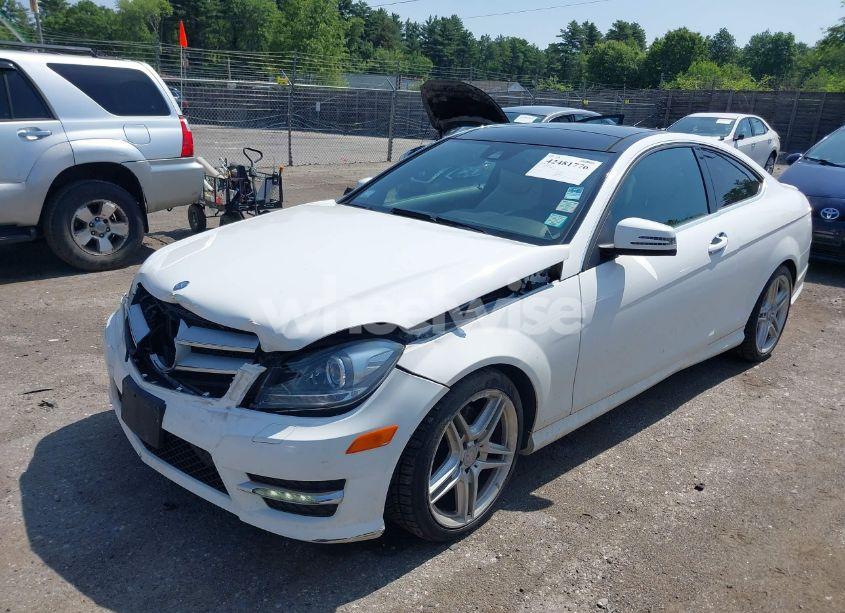 Photo 2 of 2013 Mercedes-benz C 350 SPORT 4MATIC (VIN WDDGJ8JB5DG089402)