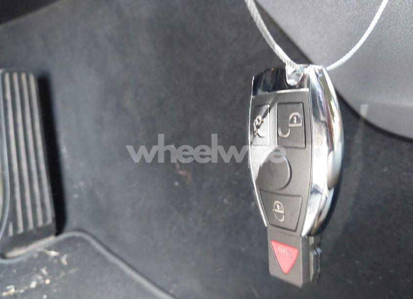 Photo 11 of 2010 Mercedes-benz E 350 (VIN WDDHF5GB1AA165059)