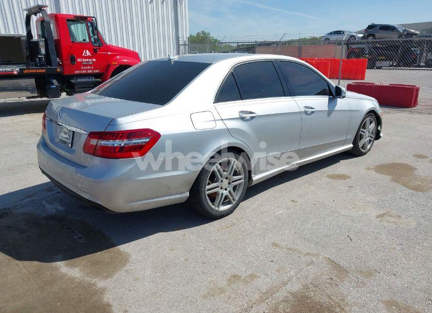 Photo 4 of 2010 Mercedes-benz E 350 (VIN WDDHF5GB3AA056229)
