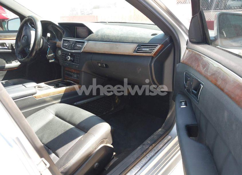 Photo 5 of 2010 Mercedes-benz E 350 (VIN WDDHF5GB3AA056229)