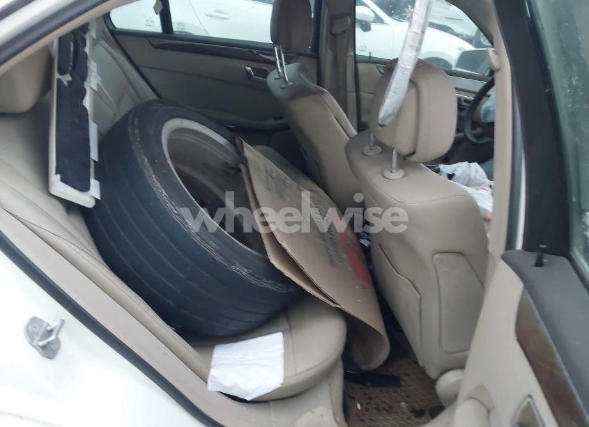 Photo 8 of 2010 Mercedes-benz E 350 (VIN WDDHF5GB5AA216174)