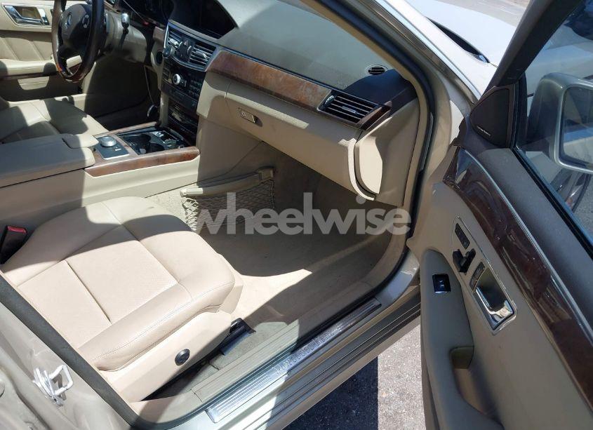 Photo 5 of 2010 Mercedes-benz E 350 (VIN WDDHF5GB9AA048636)