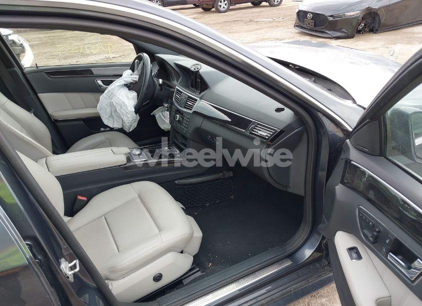 Photo 5 of 2010 Mercedes-benz E 350 (VIN WDDHF5GB9AA135999)