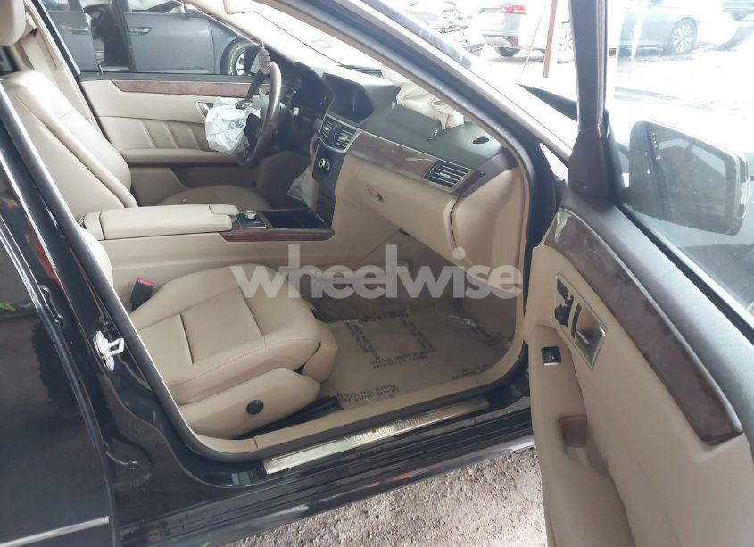 Photo 5 of 2013 Mercedes-benz E 350 (VIN WDDHF5KB1DA742801)