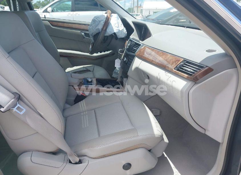 Photo 5 of 2013 Mercedes-benz E 350 (VIN WDDHF5KB5DA704651)