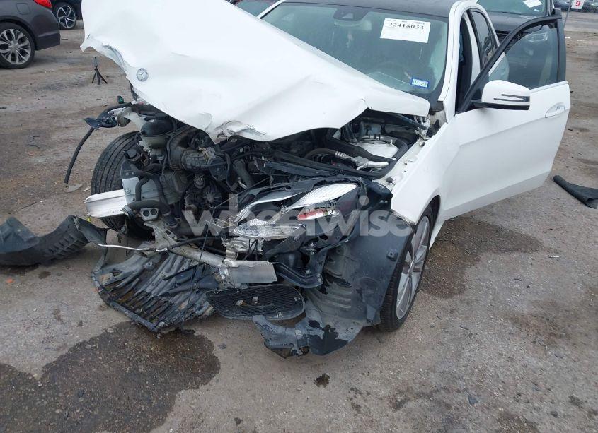 Photo 2 of 2014 Mercedes-benz E 350 (VIN WDDHF5KB6EA901328)