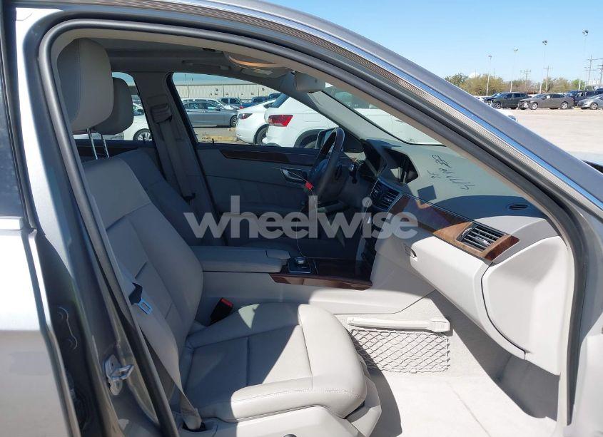 Photo 5 of 2013 Mercedes-benz E 350 (VIN WDDHF5KB7DA671961)