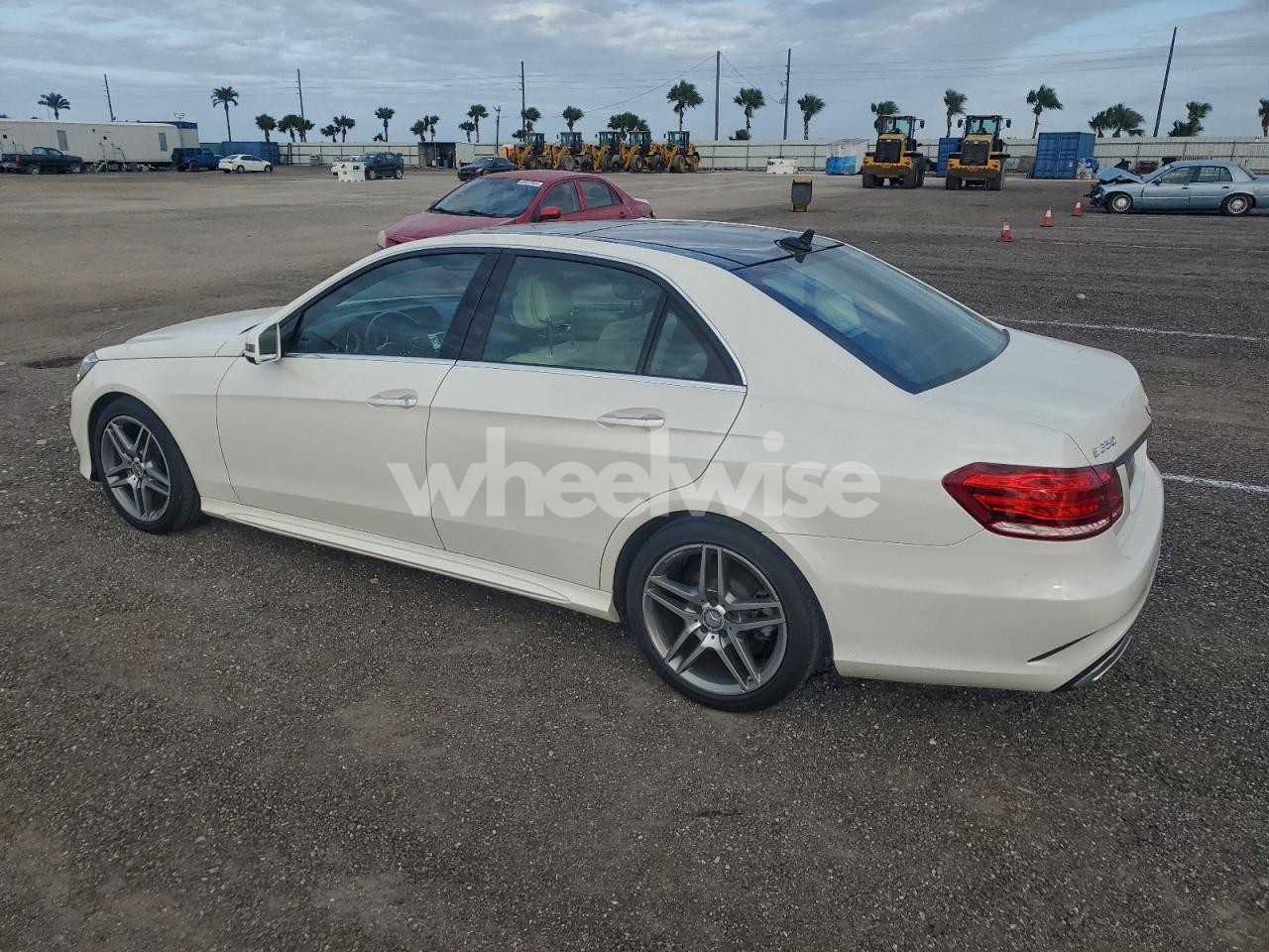 Photo 2 of 2014 MERCEDES-BENZ E 350 (VIN WDDHF5KB7EA922088)