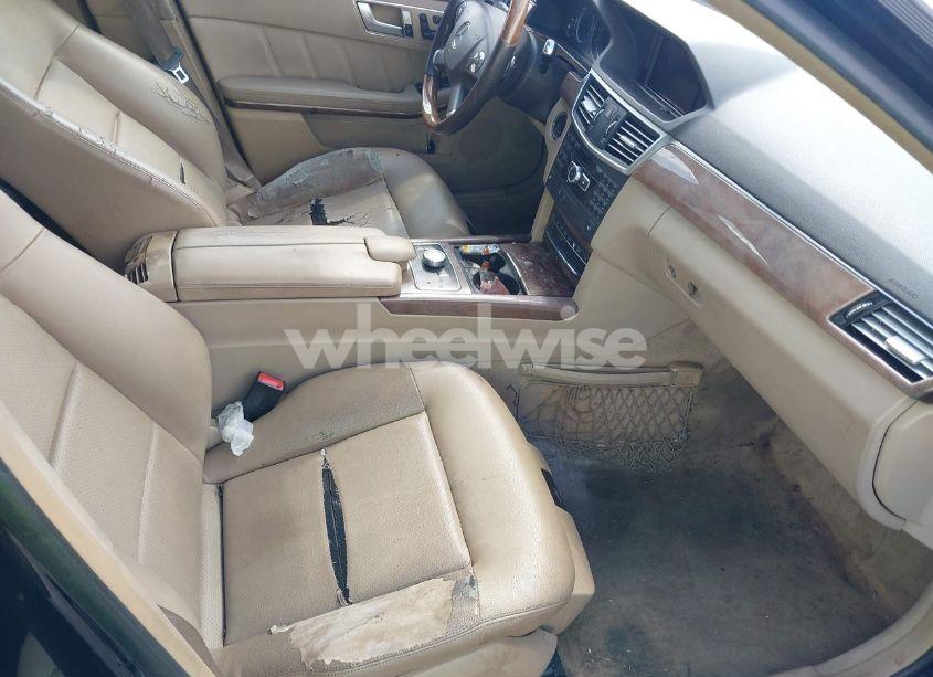 Photo 5 of 2013 Mercedes-benz E 350 (VIN WDDHF5KBXDA751464)