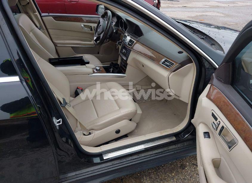 Photo 5 of 2014 Mercedes-benz E 350 (VIN WDDHF5KBXEA974847)