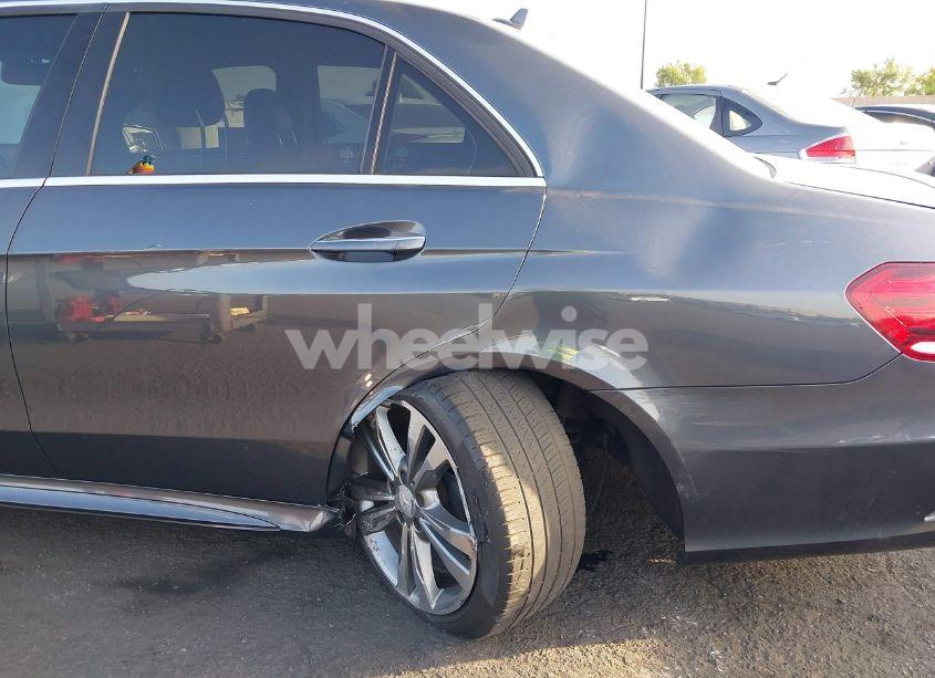 Photo 6 of 2014 Mercedes-benz E 350 (VIN WDDHF5KBXEB072371)