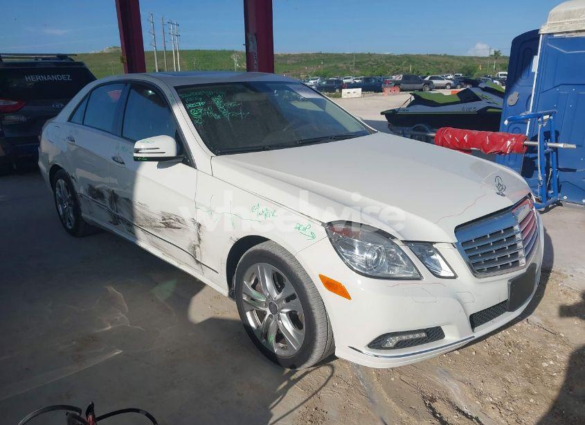 2010 Mercedes-benz E 550 (VIN WDDHF7CB2AA132816) main photo