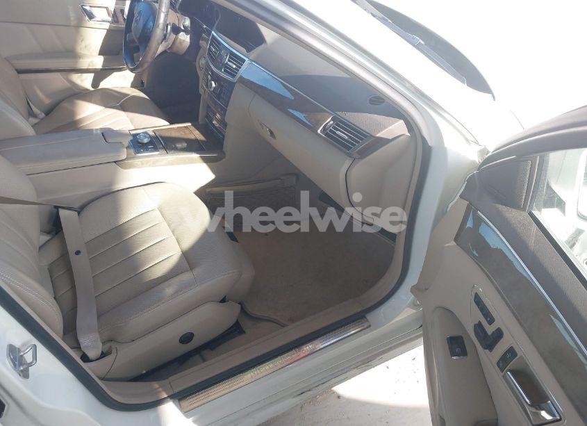 Photo 5 of 2010 Mercedes-benz E 550 (VIN WDDHF7CB2AA132816)