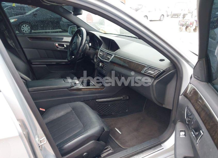 Photo 5 of 2010 Mercedes-benz E 550 (VIN WDDHF7CB9AA018134)