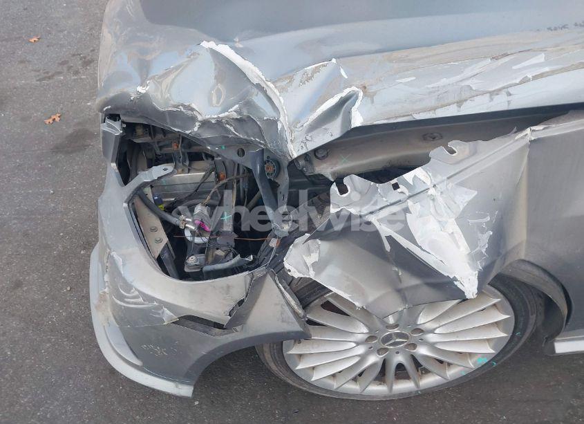 Photo 6 of 2011 Mercedes-benz E 350 4MATIC (VIN WDDHF8HB8BA421618)