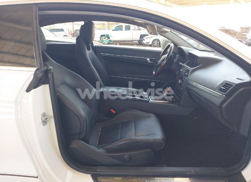 Photo 5 of 2010 Mercedes-benz E 550 (VIN WDDKJ7CB4AF012491)