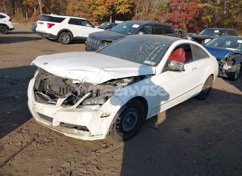 Photo 2 of 2013 Mercedes-benz E 350 4MATIC (VIN WDDKJ8JB1DF210782)