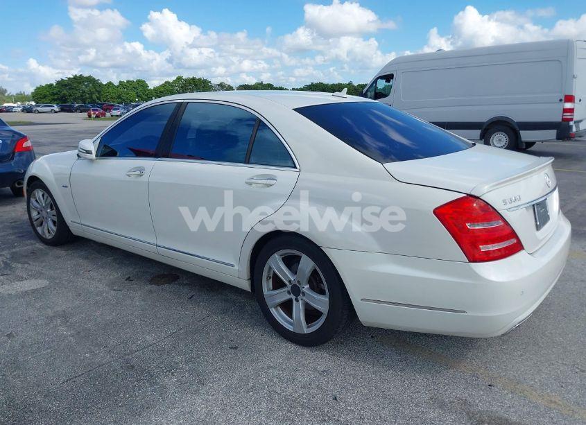 Photo 3 of 2010 Mercedes-benz S 550 (VIN WDDNG7BB6AA333698)