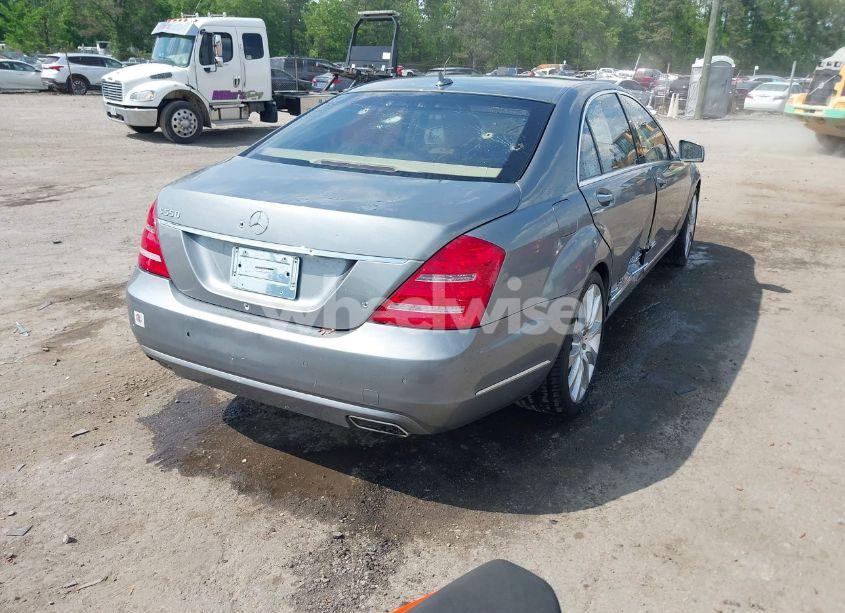 Photo 4 of 2013 Mercedes-benz S 550 (VIN WDDNG7DB0DA516077)