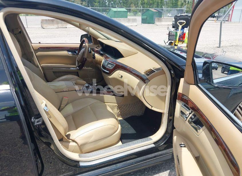 Photo 5 of 2012 Mercedes-benz S 550 (VIN WDDNG7DB1CA449178)