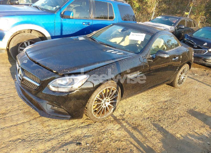 Photo 2 of 2019 Mercedes-benz Slc 300 (VIN WDDPK3JA1KF160119)