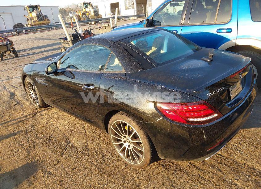 Photo 3 of 2019 Mercedes-benz Slc 300 (VIN WDDPK3JA1KF160119)