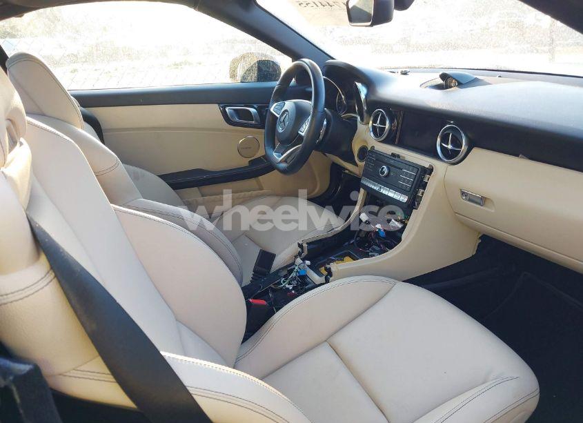 Photo 5 of 2019 Mercedes-benz Slc 300 (VIN WDDPK3JA1KF160119)