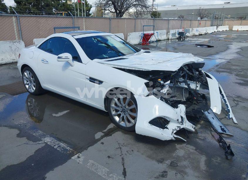 2019 Mercedes-benz Slc 300 (VIN WDDPK3JA1KF163070) main photo