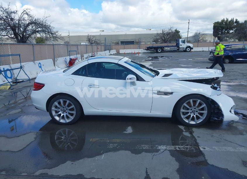 Photo 13 of 2019 Mercedes-benz Slc 300 (VIN WDDPK3JA1KF163070)