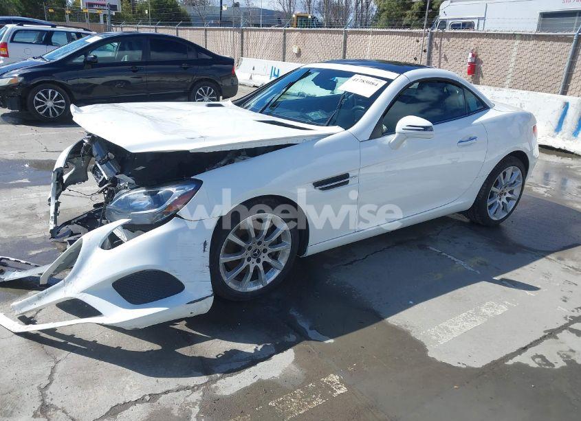 Photo 2 of 2019 Mercedes-benz Slc 300 (VIN WDDPK3JA1KF163070)