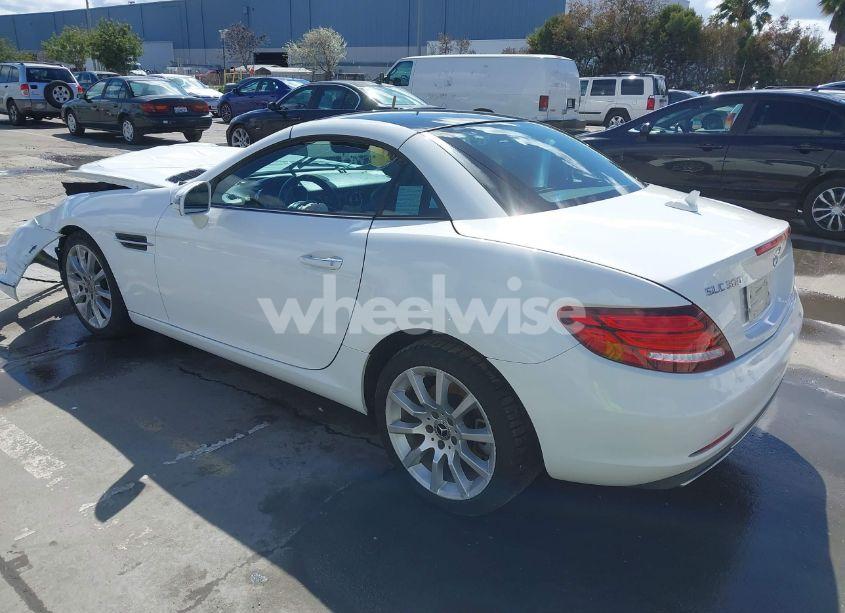 Photo 3 of 2019 Mercedes-benz Slc 300 (VIN WDDPK3JA1KF163070)