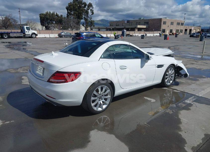 Photo 4 of 2019 Mercedes-benz Slc 300 (VIN WDDPK3JA1KF163070)