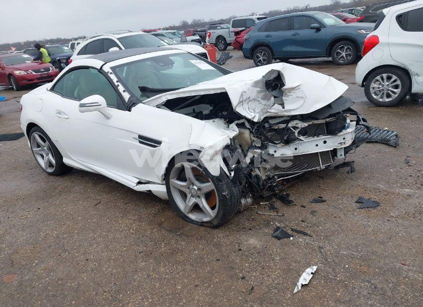 2016 Mercedes-benz Slk 300 (VIN WDDPK3JA4GF123735) main photo