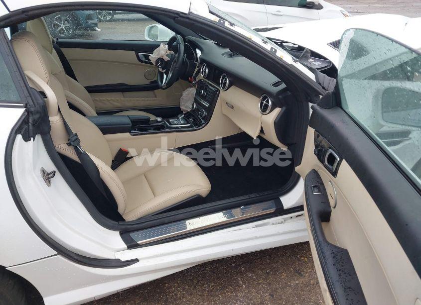 Photo 5 of 2016 Mercedes-benz Slk 300 (VIN WDDPK3JA4GF123735)