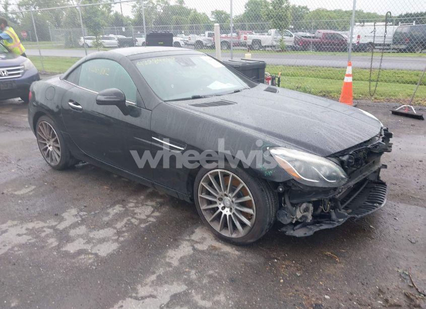 2017 Mercedes-benz Slc 300 (VIN WDDPK3JA4HF128001) main photo