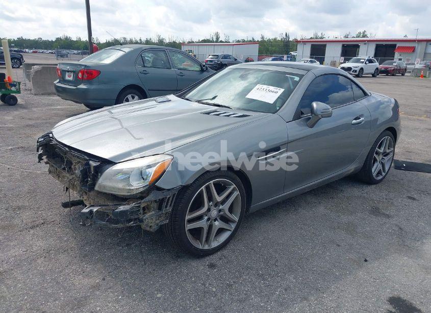Photo 2 of 2015 Mercedes-benz Slk 250 (VIN WDDPK4HA2FF099896)