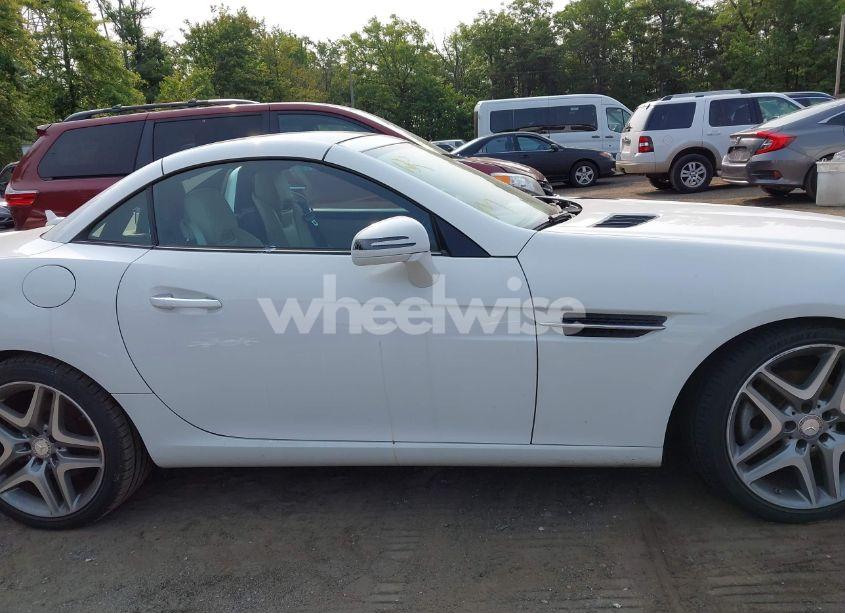 Photo 13 of 2015 Mercedes-benz Slk 250 (VIN WDDPK4HA2FF100514)