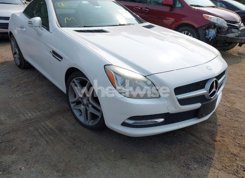 Photo 6 of 2015 Mercedes-benz Slk 250 (VIN WDDPK4HA2FF100514)