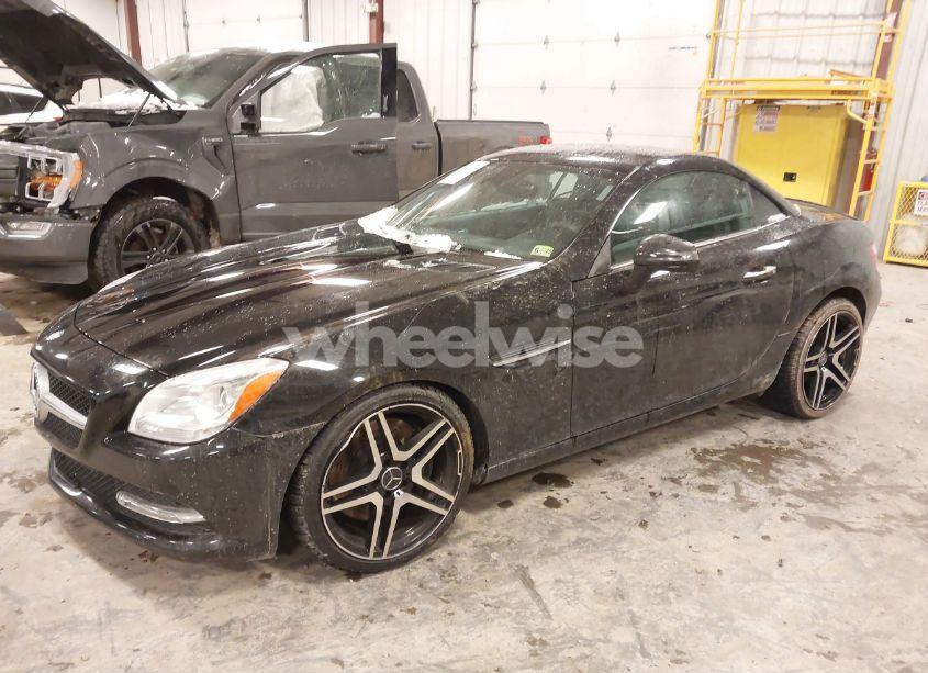 Photo 2 of 2012 Mercedes-benz Slk 350 (VIN WDDPK5HA9CF017776)