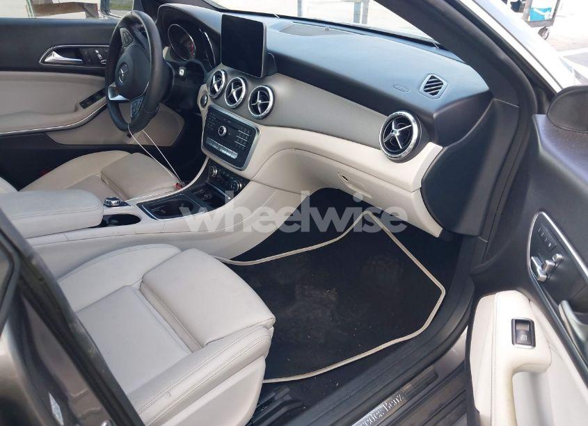 Photo 5 of 2019 Mercedes-benz Cla 250 (VIN WDDSJ4EB0KN720613)