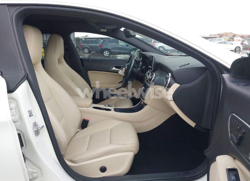 Photo 5 of 2014 Mercedes-benz Cla 250 (VIN WDDSJ4EB1EN103998)