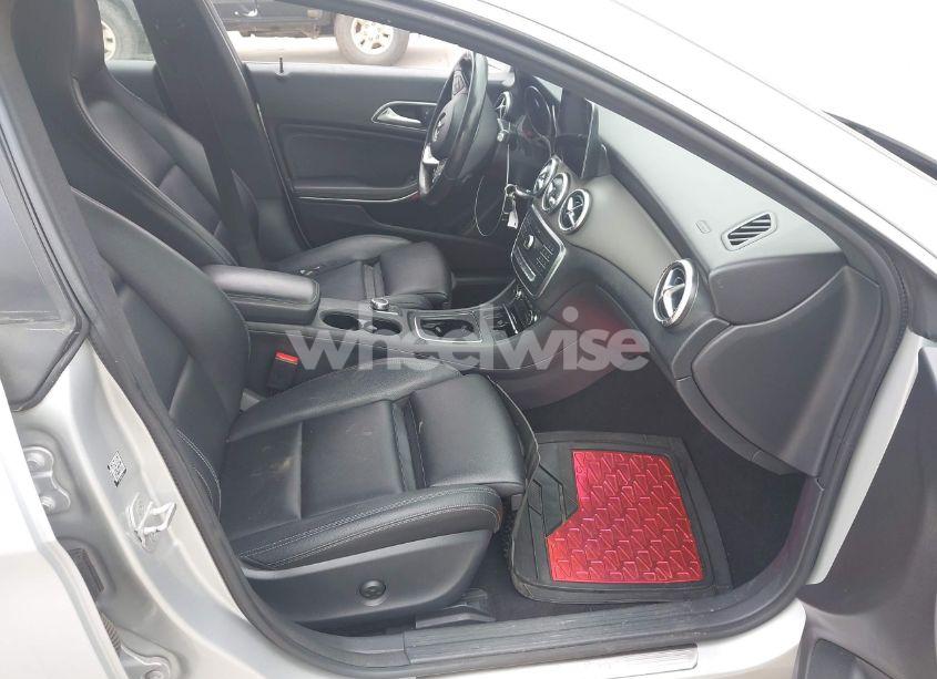 Photo 5 of 2018 Mercedes-benz Cla 250 (VIN WDDSJ4EB1JN556917)