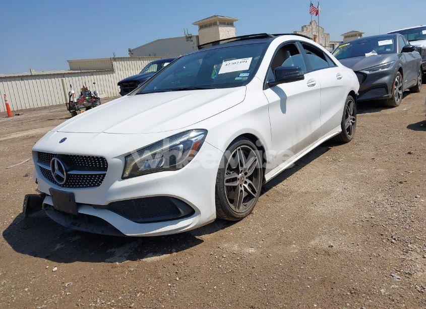 Photo 2 of 2019 Mercedes-benz Cla 250 (VIN WDDSJ4EB1KN726095)
