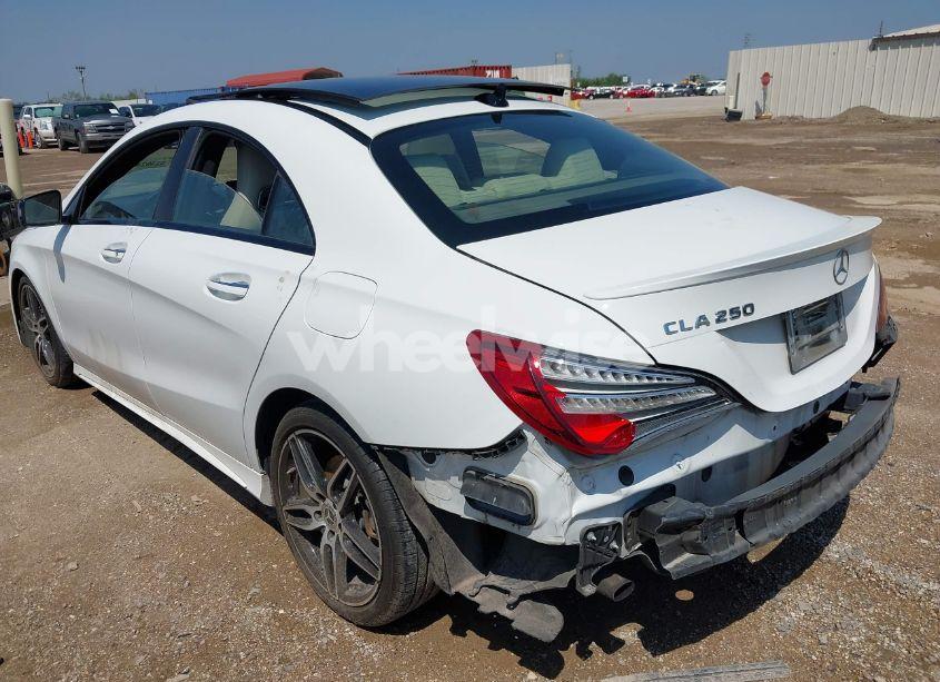 Photo 3 of 2019 Mercedes-benz Cla 250 (VIN WDDSJ4EB1KN726095)